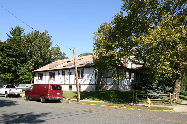 1924 Elizabeth Ave in Rahway, NJ - Foto de edificio - Building Photo