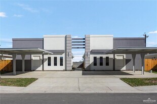 914 N Spruce St in Edinburg, TX - Building Photo