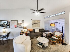 1015 E Yager Ln in Austin, TX - Building Photo