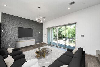 2302 Johnson St in Houston, TX - Building Photo - Building Photo