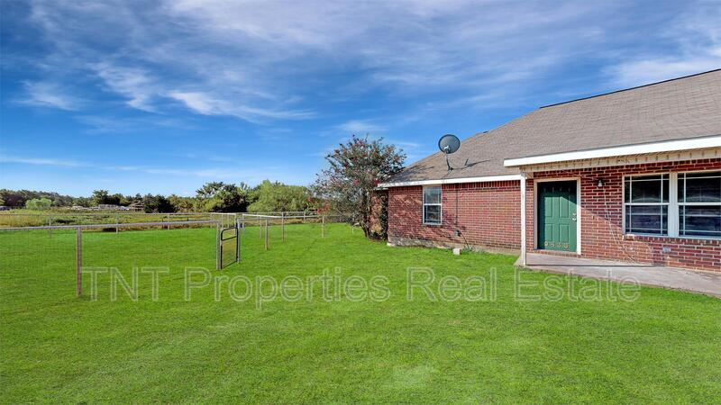 9836 Risky's Ranch Dr in College Station, TX - Building Photo