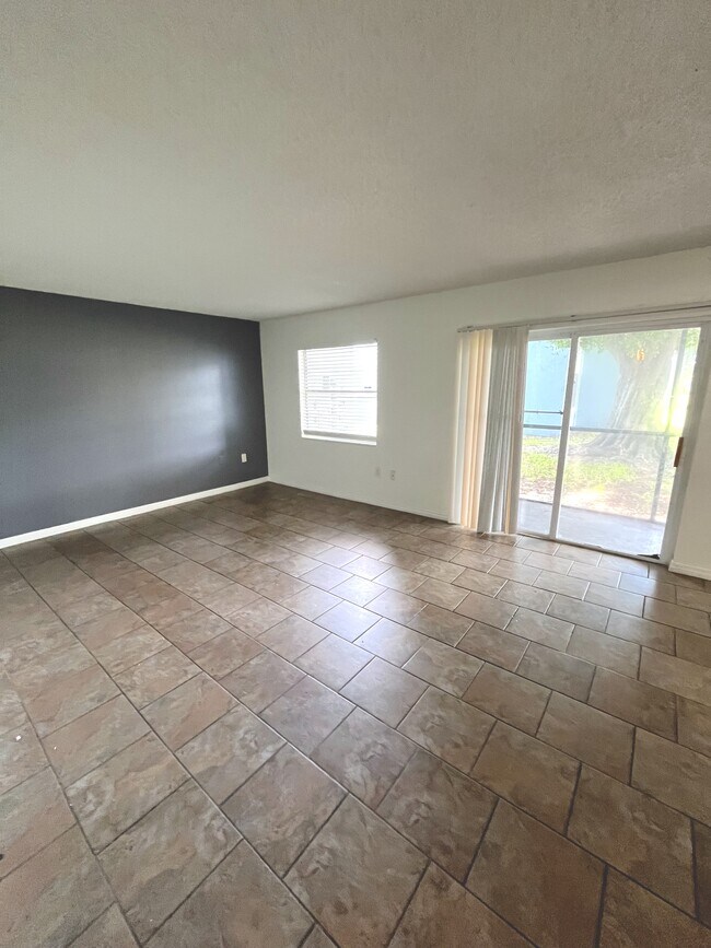 2537 N Alafaya Trail in Orlando, FL - Building Photo - Building Photo