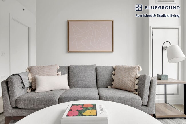 808 W Van Buren St, Unit SI FL7-ID539 in Chicago, IL - Building Photo - Building Photo