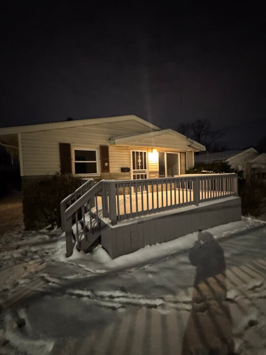 4737 E 174th St in Cleveland, OH - Foto de edificio