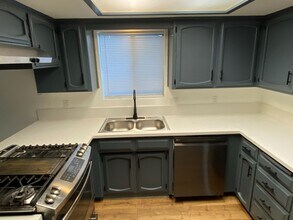 1534 S Linwood St in Visalia, CA - Building Photo - Building Photo