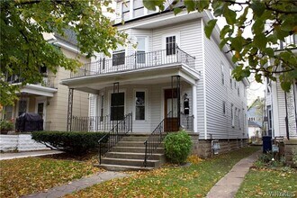 188 Claremont Ave, Unit 188 Claremont Upper in Buffalo, NY - Foto de edificio - Building Photo