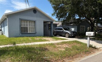 2427 Camden Oaks Pl in Valrico, FL - Building Photo