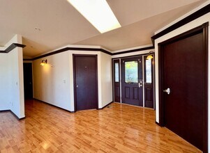 1331 SW Harbor Vista Cir in Oak Harbor, WA - Foto de edificio - Building Photo