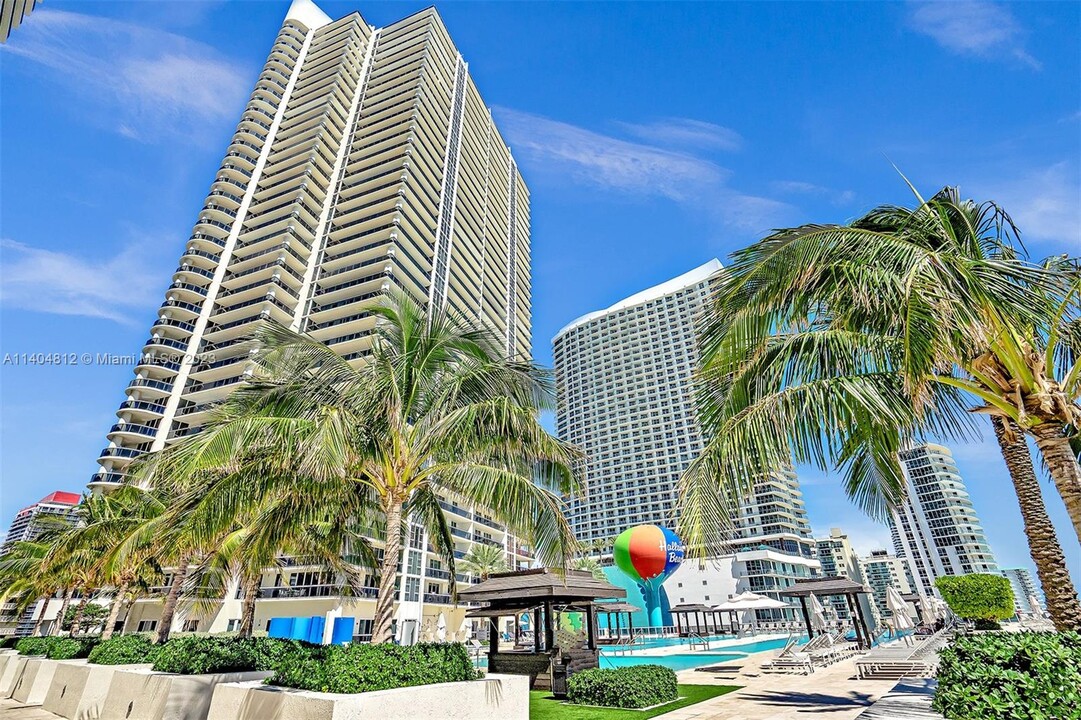 1800 S Ocean Dr, Unit 3002 in Hallandale Beach, FL - Foto de edificio