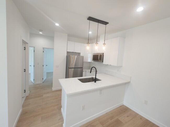 10940 Oxnard St, Unit 10942.5