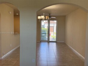 17161 SW 96th St in Miami, FL - Foto de edificio - Building Photo