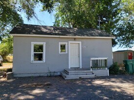 15750 Swisher Rd in Merrill, OR - Building Photo