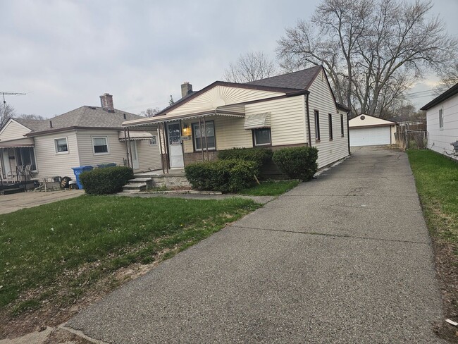 24828 Bolam Ave in Warren, MI - Building Photo - Building Photo