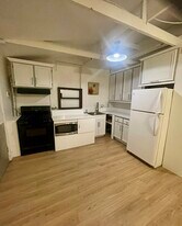 413 N Orange Ave, Unit Fullerton Studio in Fullerton, CA - Building Photo
