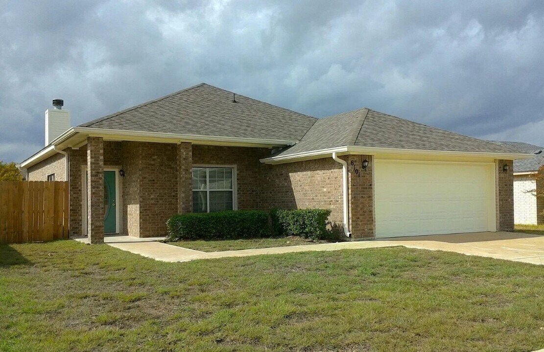 6101 Alexus Dr in Killeen, TX - Building Photo