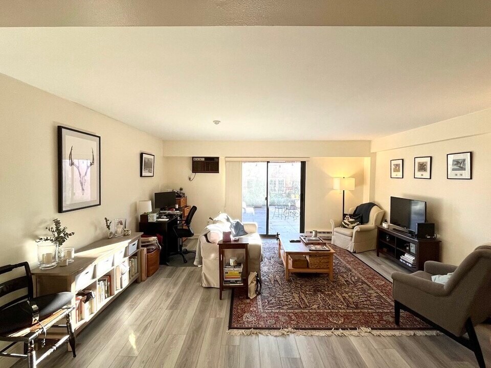 128 Pleasant St, Unit #1 in Brookline, MA - Building Photo