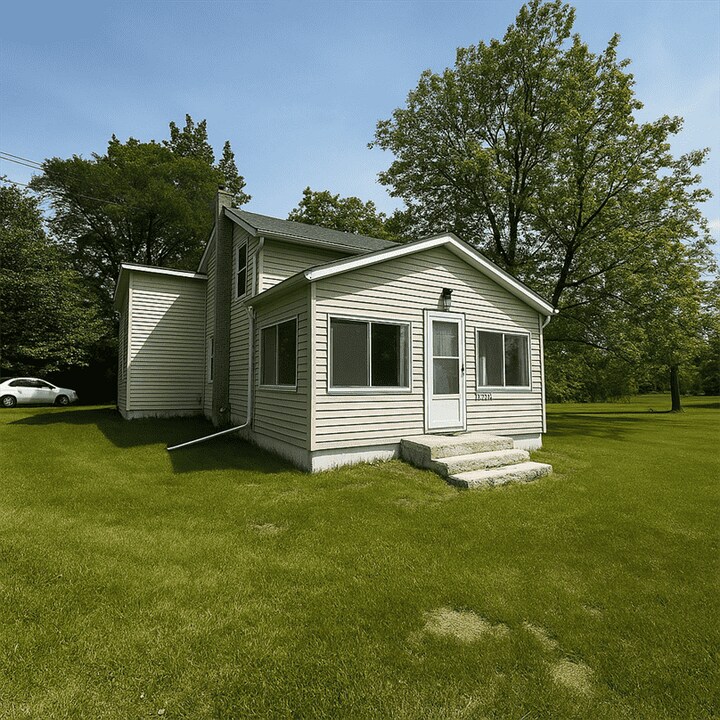 3432 Flansburg Rd in Jackson, MI - Building Photo