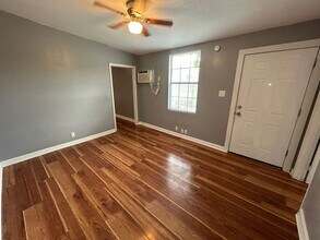 2319 Observation Dr in San Antonio, TX - Foto de edificio - Building Photo