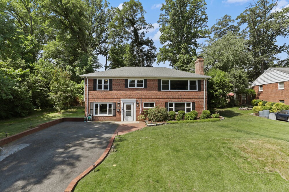 3310 Graham Rd in Falls Church, VA - Building Photo