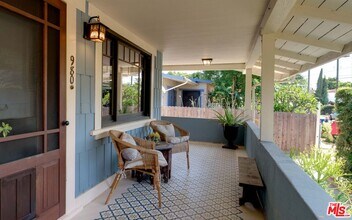 980 Manzanita St in Los Angeles, CA - Building Photo - Building Photo