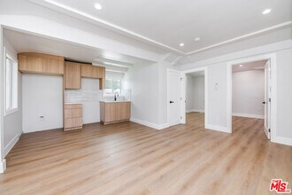 4524 Laurel Canyon Blvd in Los Angeles, CA - Building Photo - Building Photo