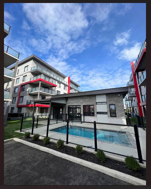 Le Centro in St-Constant, QC - Building Photo