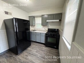 304 Newell Dr in Ferguson, MO - Building Photo - Building Photo
