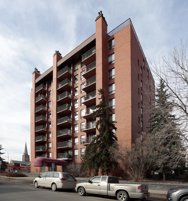 Harcourt Estates in Calgary, AB - Building Photo - Building Photo