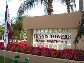 Tennis Towers Apartments in West Palm Beach, FL - Building Photo - Building Photo