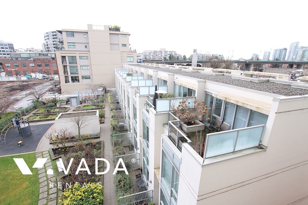 1833 Crowe St in Vancouver, BC - Building Photo