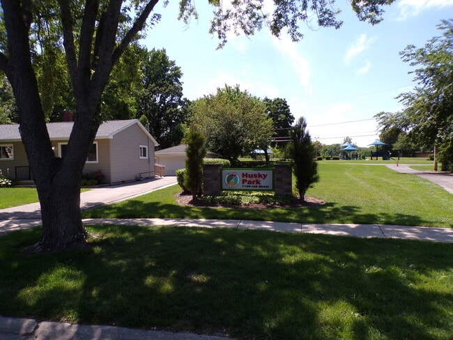 236 W Norman Ln in Wheeling, IL - Building Photo - Building Photo