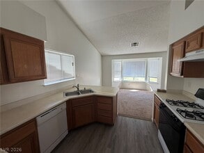 6428 Old Colonial Way in Las Vegas, NV - Building Photo - Building Photo