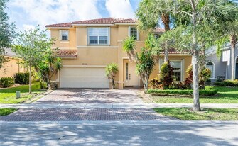 19364 S Whitewater Ave in Weston, FL - Building Photo