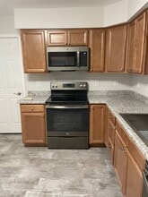 458 S 14th St in Le Claire, IA - Building Photo - Building Photo