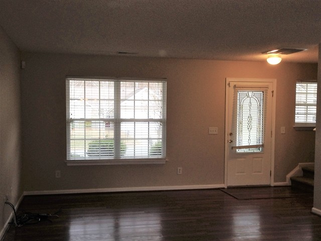 567 River View Dr in Lowell, NC - Building Photo - Building Photo