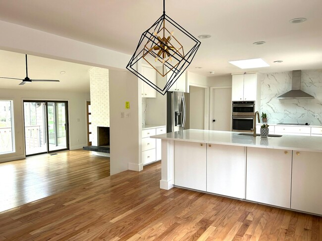 property at 104 Jerdone Rd