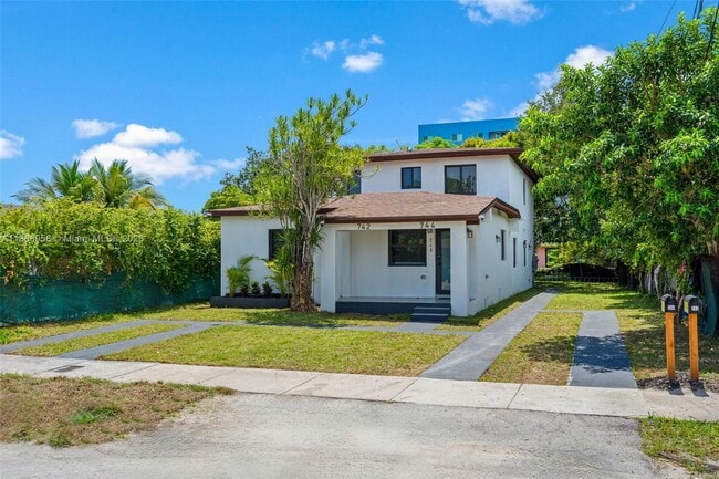 742 NW 70th St in Miami, FL - Building Photo - Building Photo