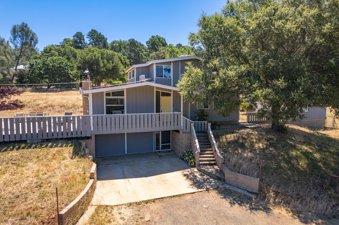 14401 Old Morro Rd W in Atascadero, CA - Building Photo