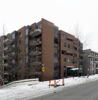 Le Noble in Montréal, QC - Building Photo