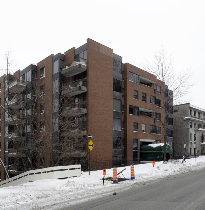 Le Noble in Montréal, QC - Building Photo