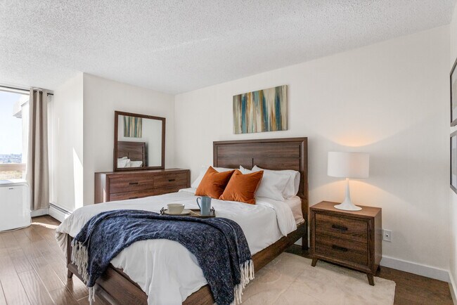 10149-10149 Saskatchewan Dr NW in Edmonton, AB - Building Photo - Building Photo