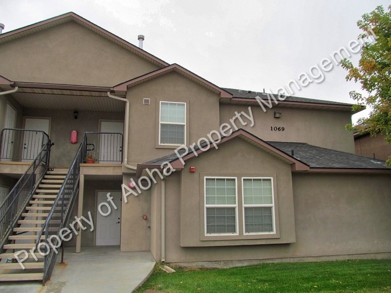 1069 W Pine Ave in Meridian, ID - Building Photo