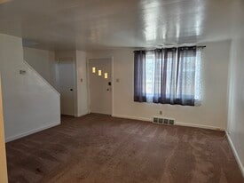 813 4th St in Verona, PA - Building Photo