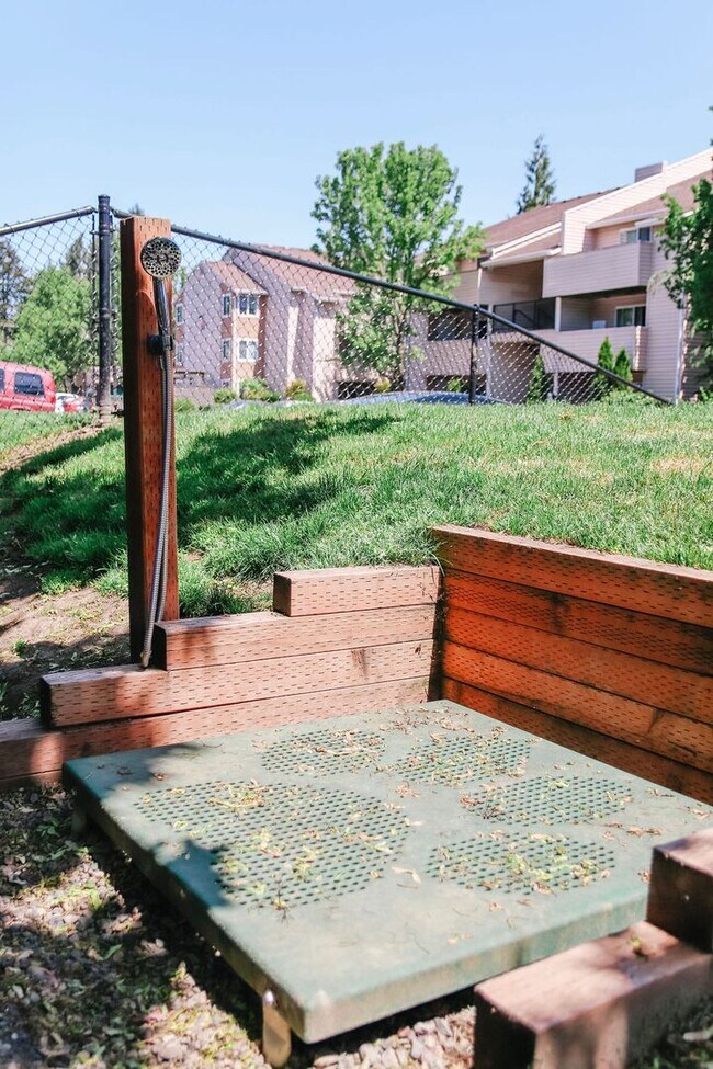 16936 SE Powell Blvd-Unit -64 in Portland, OR - Building Photo - Building Photo