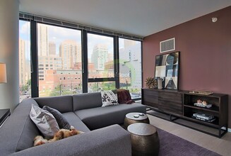 135 W Superior St in Chicago, IL - Building Photo - Building Photo