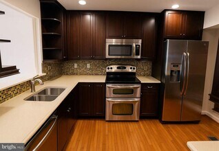 5105 King Charles Way in Bethesda, MD - Building Photo - Building Photo