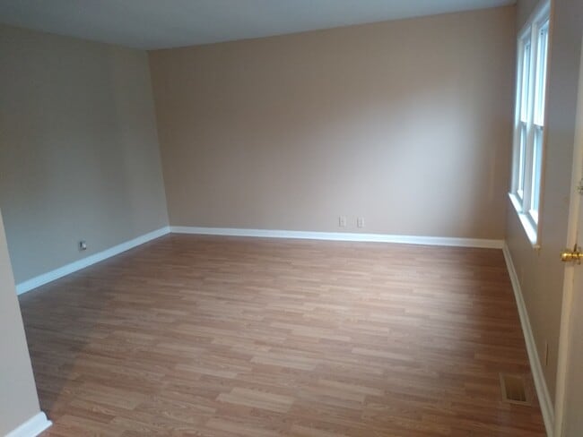 2016 Japonica Way in Plantation, KY - Building Photo - Building Photo