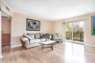 3222 Sanders Rd in Northbrook, IL - Building Photo - Building Photo