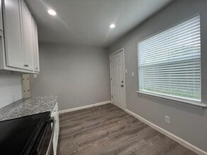 304 N Oak St in McKinney, TX - Building Photo - Building Photo