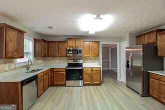 3847 Valley Bluff Ln in Snellville, GA - Building Photo - Building Photo